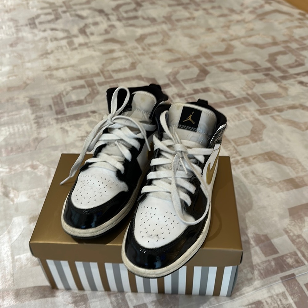 Air Jordan 1 Mid Patent PS 'Black Gold'